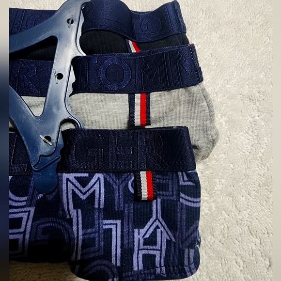 Tommy Hilfiger Thongs ... a set of 3 - Picture 6 of 8